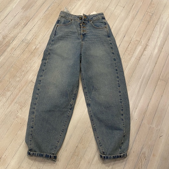 Zara Denim - Zara MOMS jeans. NWT SIZE 00 SLOUCHY STYLE